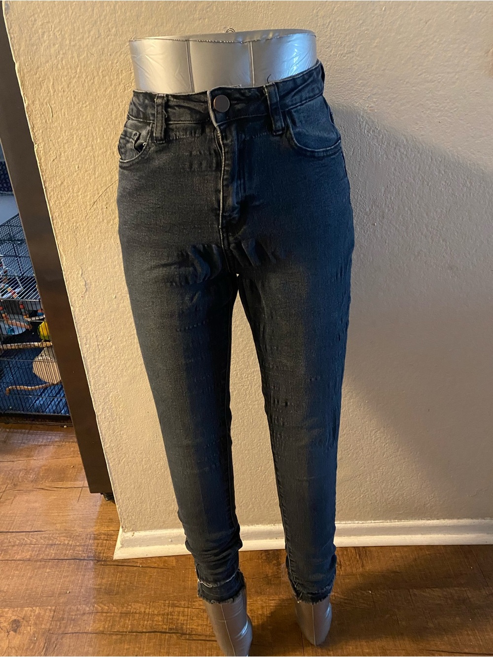 High-Rise Black Women's Jeans — Sleek Slim Fit